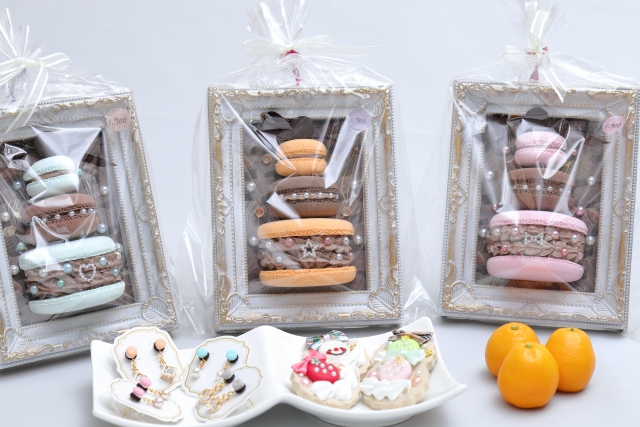 グッズ販売やデジタルコンテンツを提供し始めた段階